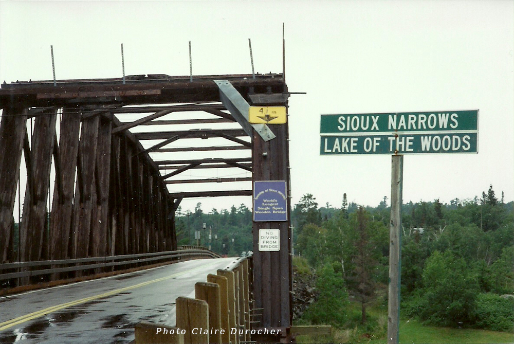 Affiche routière écrit L Sioux Narrows